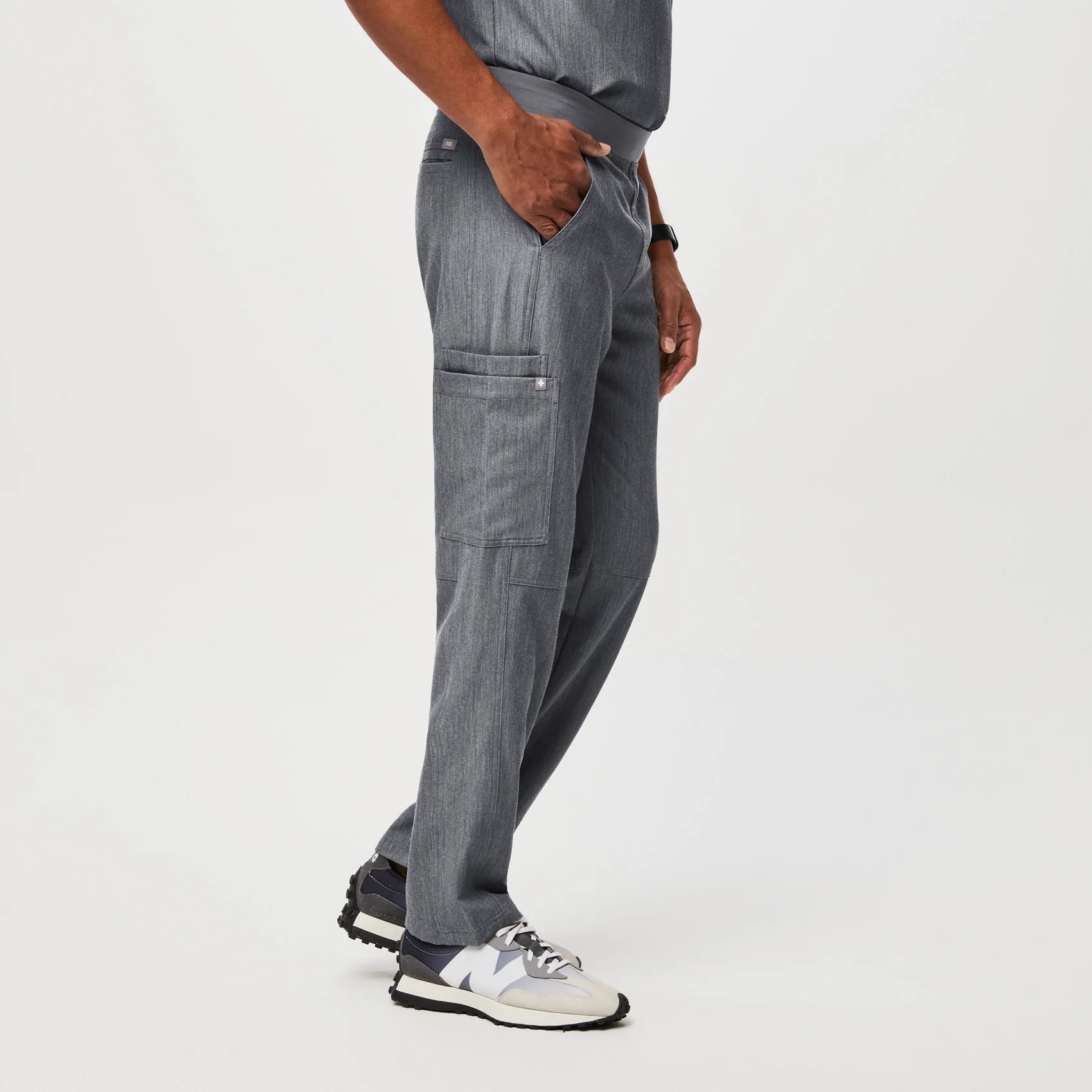 men's Graphite Axim™ - Short Cargo Scrub Pants (3XL - 6XL) - Image 3