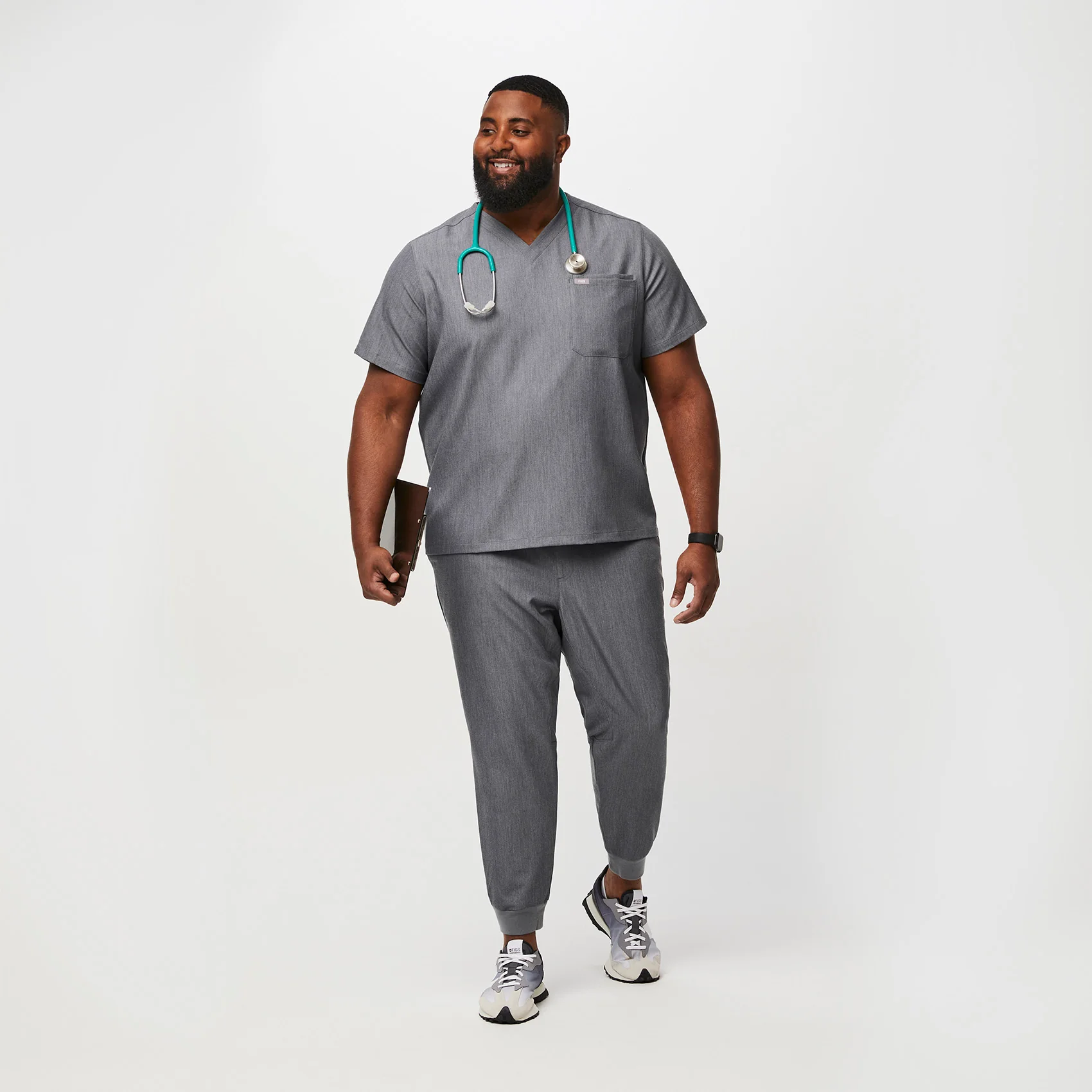 men's Graphite Leon™- Three-Pocket Scrub Top (3XL - 6XL) - Image 2